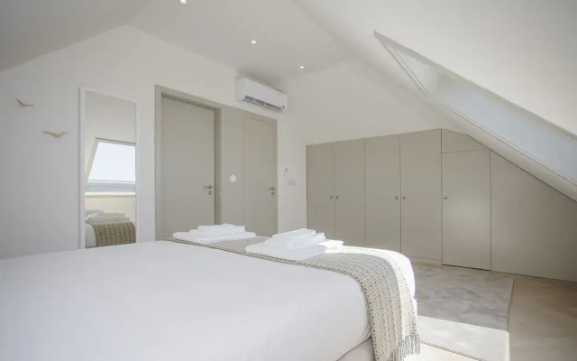 Liiiving - Luxury Beachfront Apartment V