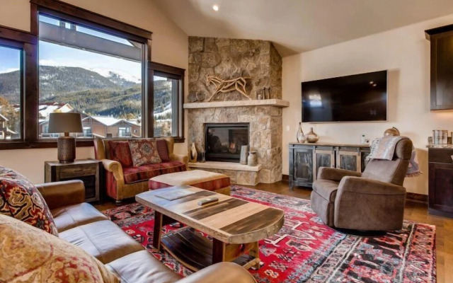 Spacious 4 Bedroom Townhome in River Run Village Within Walking Distance to Gondola and Restaurants