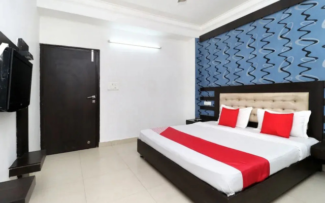 OYO Flagship Hotel Space