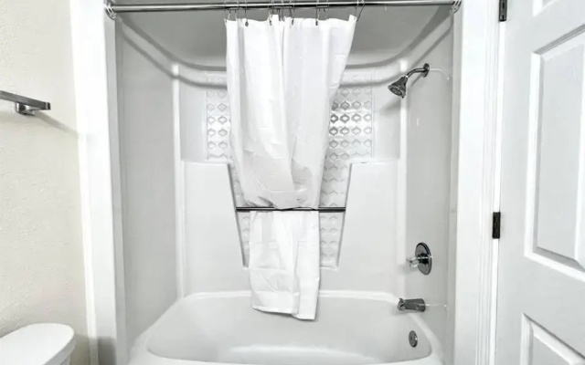 *OCEANFRONT FRESH RENO*KING Bed*Pool*Hot Tub*Approved Dogs*W54