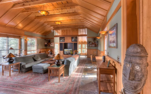 Luxury Northstar Palace w/ Hot Tub & Games