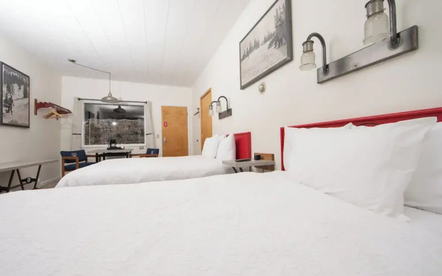 Yodeler Motel