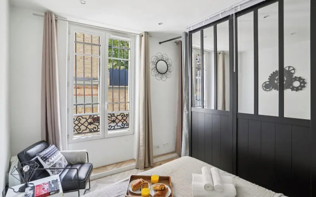 Modern Central Paris Flat by Les Halles