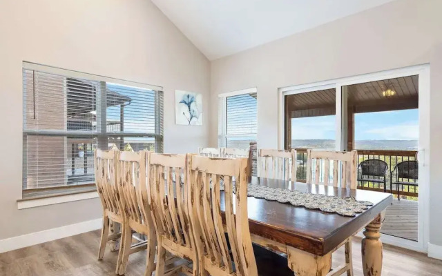A Birds Eye Bridge View - 5 BDR w/ Private Hot Tub
