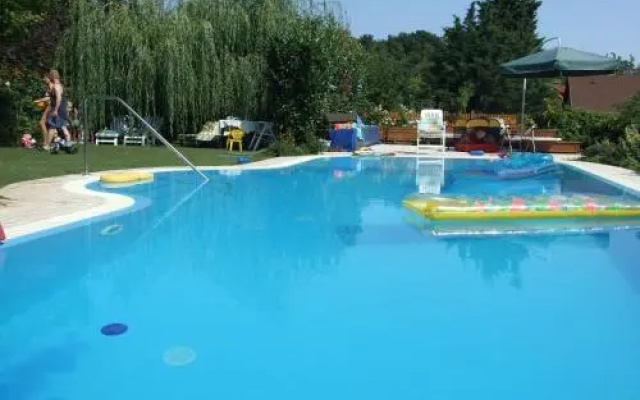Nádfedeles Apartmanház