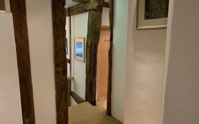 Rooms at no Three, Chameleon House