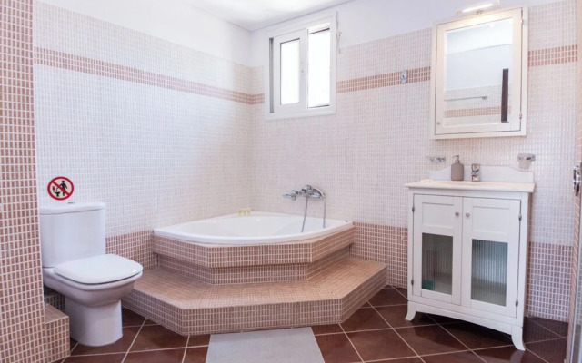 Gorgeous Apt w Magical View GC 3332-02