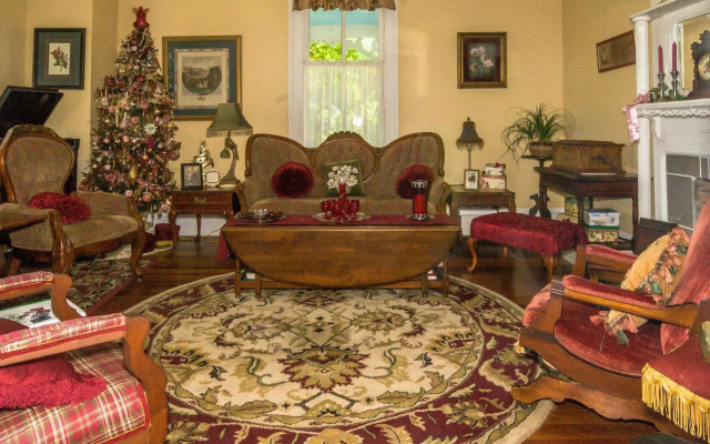 Holly House of Hamilton
