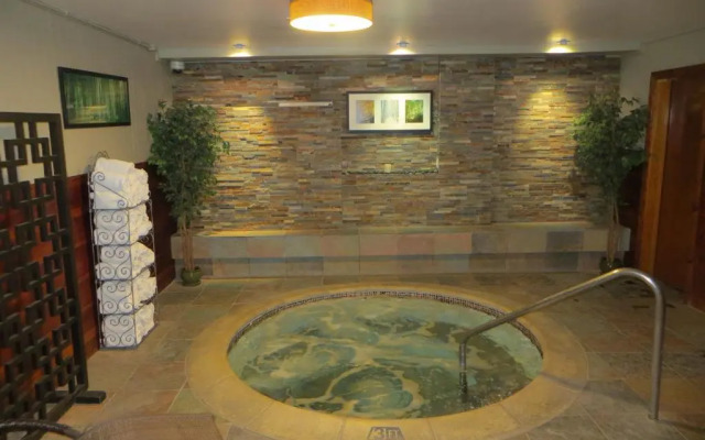 The Mammoth Creek Inn