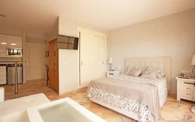Studio in Marbella Beachfront With Pool