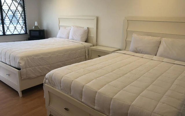 Spinnaker Inn of Naples