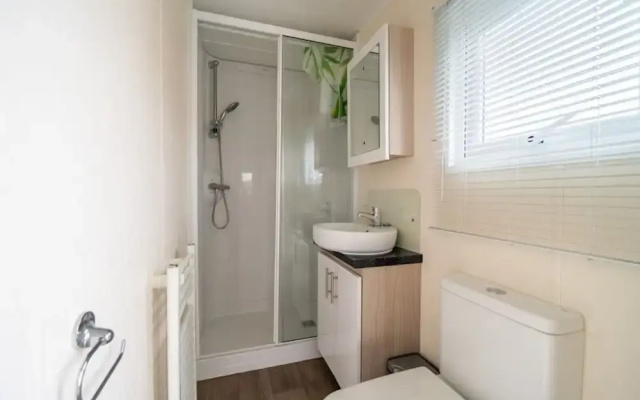 Veluwemeer Chalet With Microwave