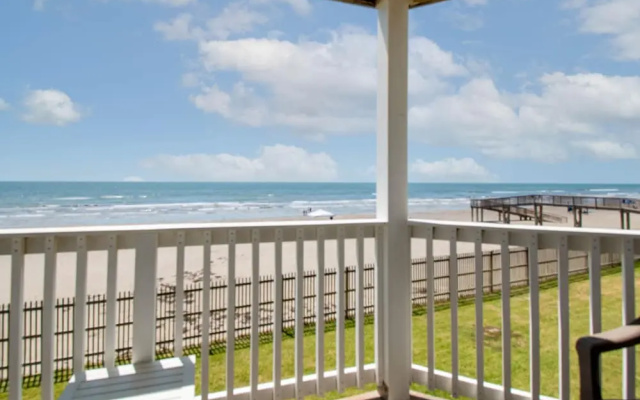 Seascape 2114 2 Bedroom Condo by RedAwning