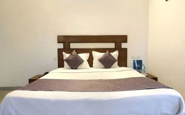 OYO 12810 Hotel Iris