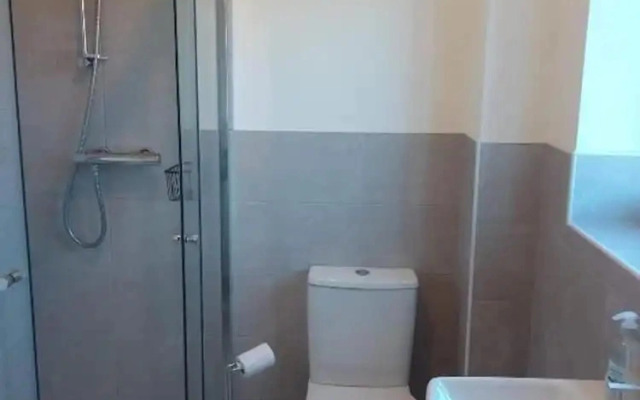 Apartment Sleeps 10 - Pets, Parking, Ev Charging