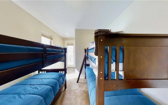 Entrada 673 - 4 Br townhouse by RedAwning