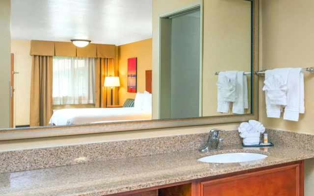 Days Inn and Suites Scottsdale