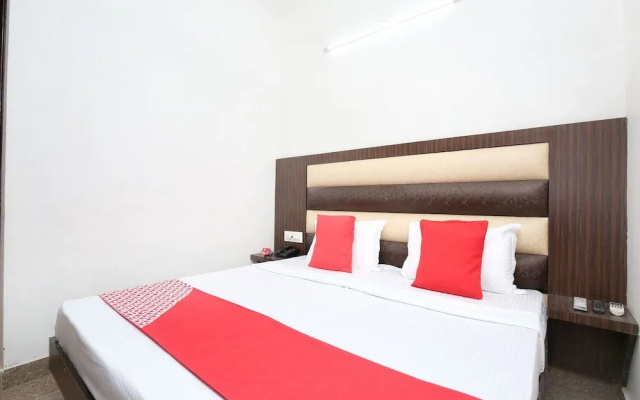 OYO 15863 Hotel Royal Vij