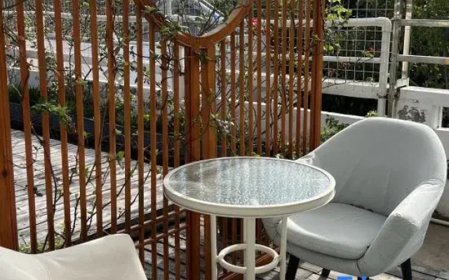 Garden Library Homestay