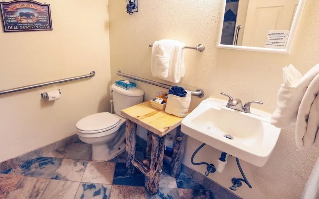 Fawn Valley Inn: 104 Condo