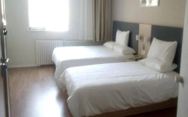 Home Inn Yiju Hotel (Qingdao May 4th Square Mixc City Zhiquan Road Metro Station Branch)