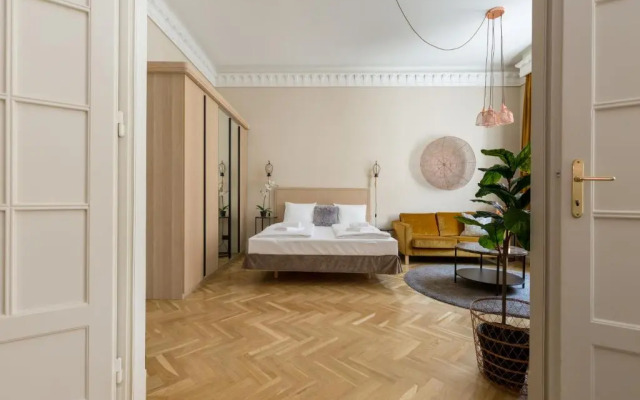 Danube Dream Home In The Absolute Center
