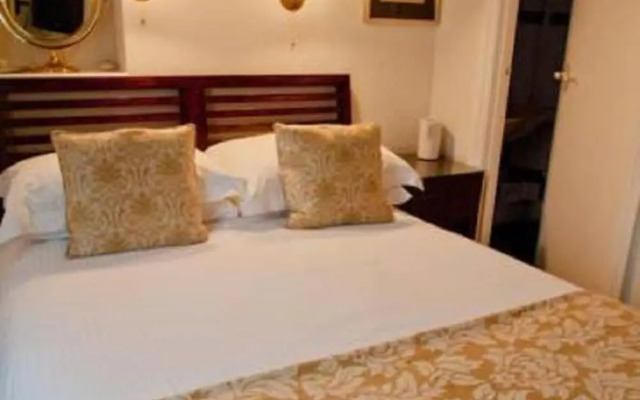 Crescent Guest House