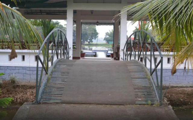 Riverine Resort