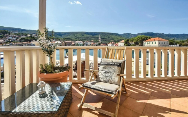 Nice Home in Jelsa With Wifi and 3 Bedrooms