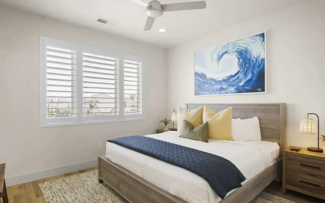 New Listing Happy Hawaiian