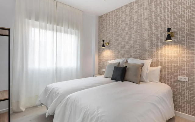 Central stylish and elegant 1 & 2 BR apartment II