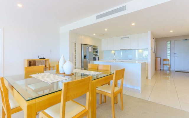 Azura Ocean View Holiday Apartment