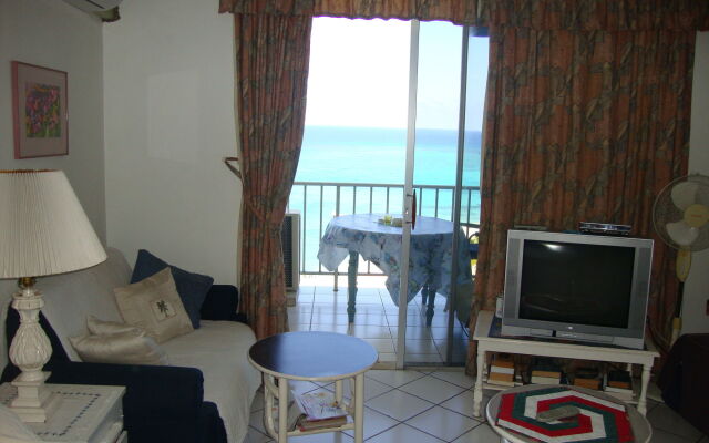 Отель Ocean Suite Beach Front at Mobay Club Ямайка, Монтего-Бей - отзывы, цены и фото номеров - забронировать отель Ocean Suite Beach Front at Mobay Club онлайн комната для гостей