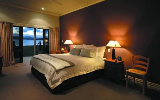 Pawhaoa Bay Lodge