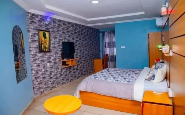 The Kings Hotel and Suites