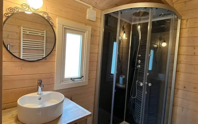 Wooden Chalet Near Three National Parks