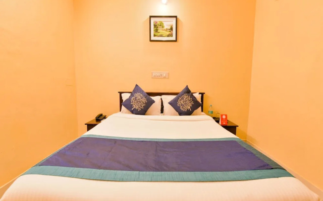 OYO 15099 New Queens Residency