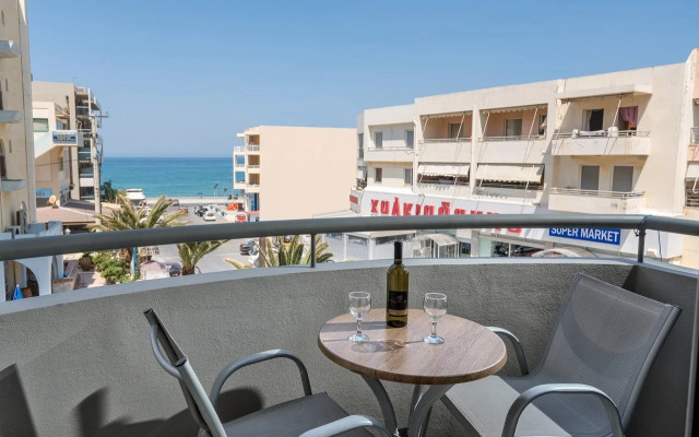Icarus Suites & Apartments