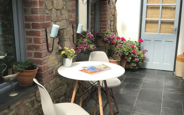 1-bed Apartment Sleeps 2 - Patio -bbq - Hot Tub