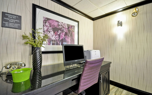 Hampton Inn Kansas City-Airport