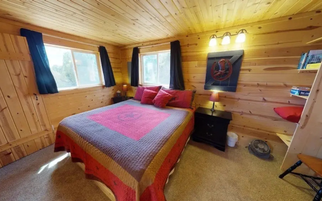 White Cabin Cozy Secluded Cabin