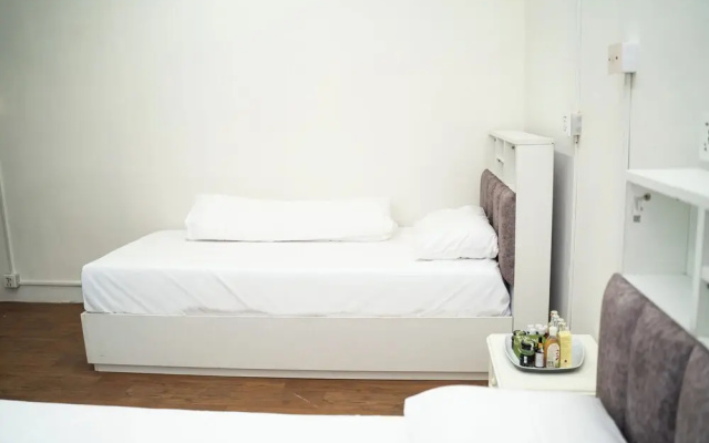 Aarya Wellness & Hostel