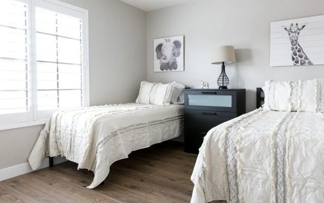 Gilbert Harwell 4 Bedroom Home by RedAwning