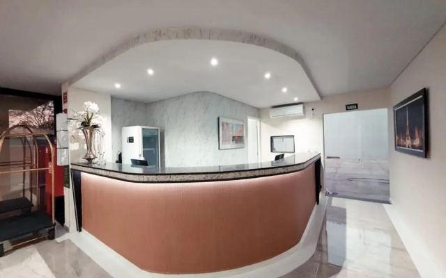 Charles Hotel