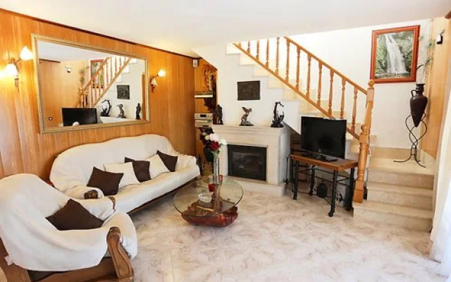 House Rosa Oybin
