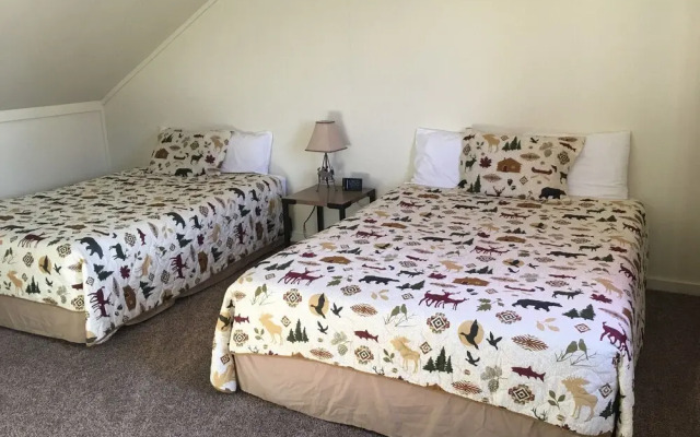 Fife Lake Lodging