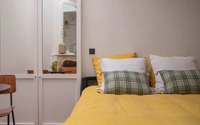 Cozy, Well-equipped Studio in Montmartre for 2!