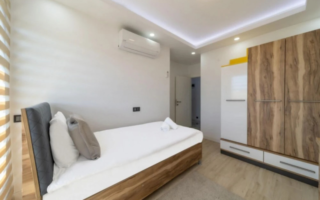 Lovely Duplex Flat Near Beach in Muratpasa