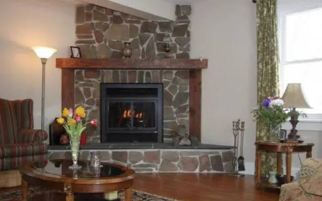 Grand Pine Bed & Breakfast