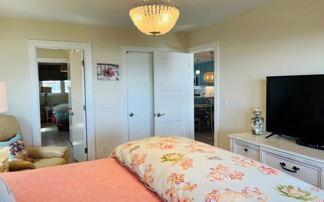 Salty Paradise 4 Bedroom Home by RedAwning